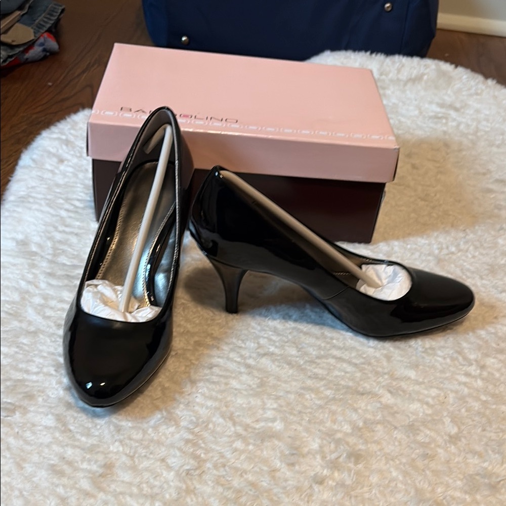 Bandolino Black Patent Heels